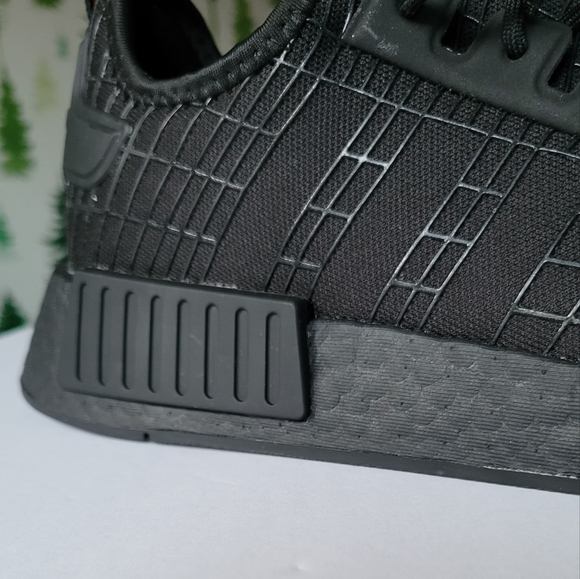 NEW 9.5 Mens NMD_R1 Addidas Shoes. - Picture 12 of 14